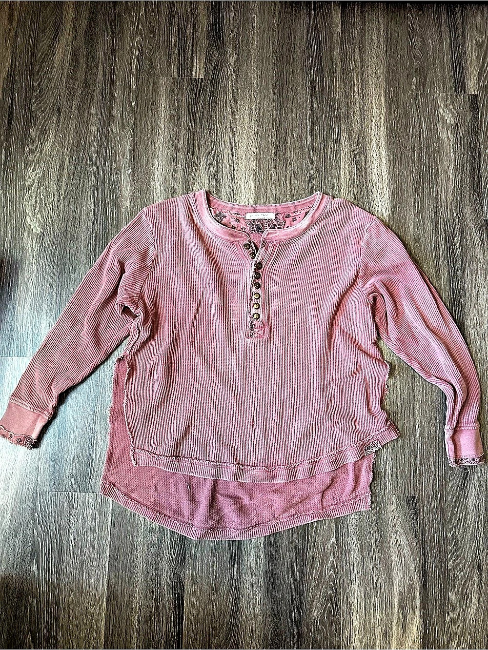 Free People Long Sleeve Henley in Pink Size Small